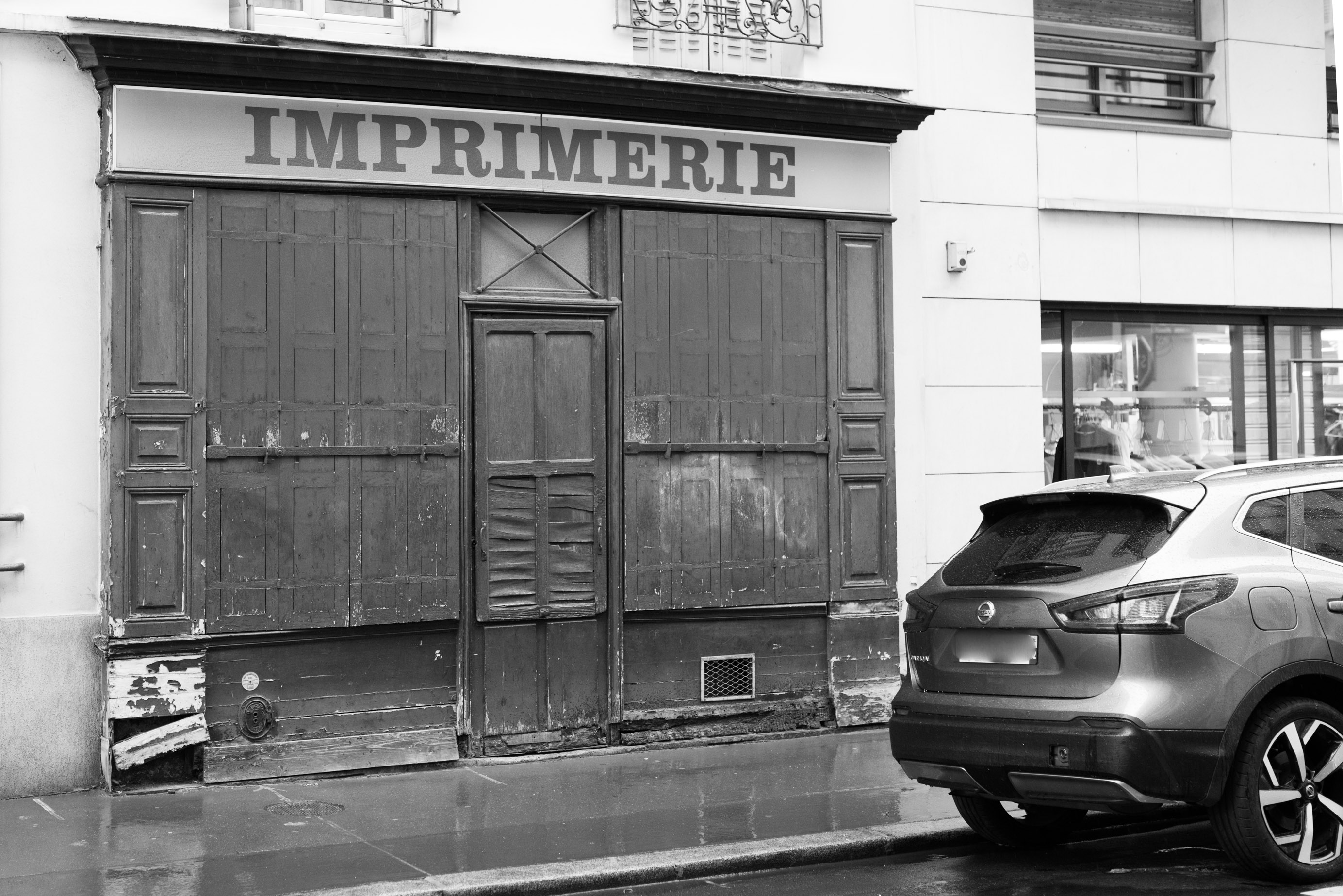 Ancienne façade d'une imprimerie dans la rue Edouard Vaillant à Levallois-Perret